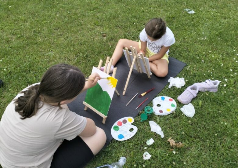 Rozmowy o uczuciach i malowanie w plenerze