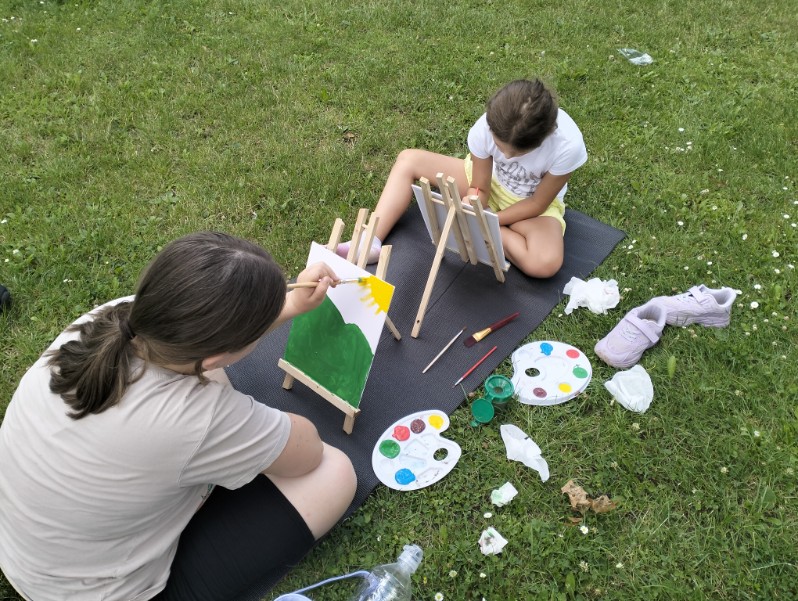 Rozmowy o uczuciach i malowanie w plenerze